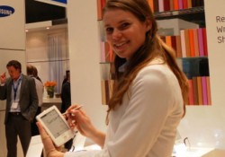 Samsung E101 eBook Reader This Dandy Gadget: aimed with a real paper color display and recycle components, Samsung announced the E101 eBook Reader at CES 2010 and recently introduced at Rusia that will make your eyes never get tired to read your favorite news hour to hour like you read a news on a...