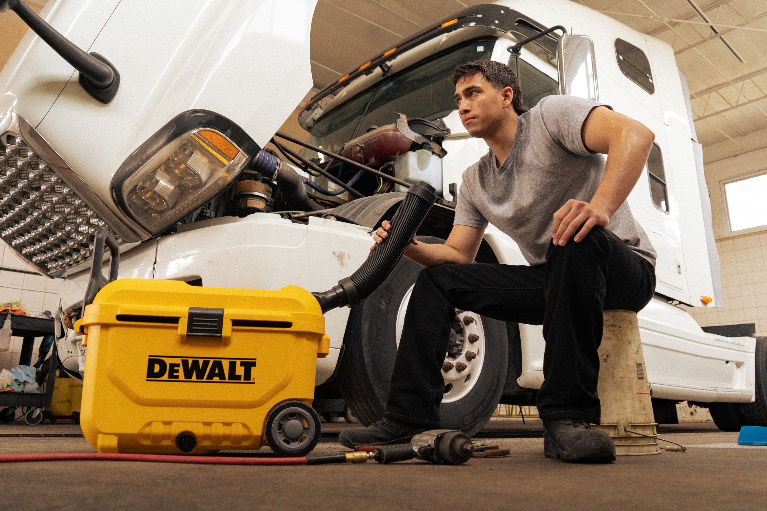 Dewalt-Air-Cooler-In-Use